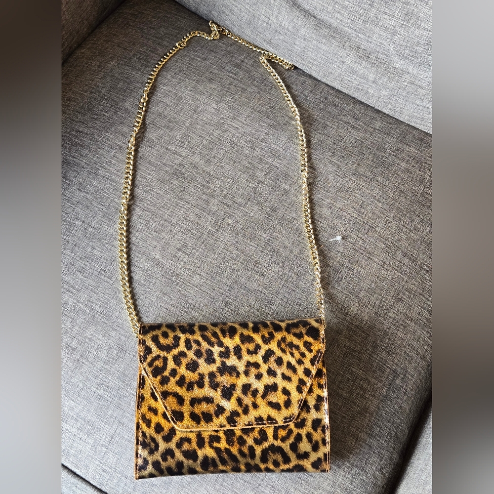 PERSAMAN New York Leapord Print Leather Envelope Clutch Crossbody W/ Gold Chain